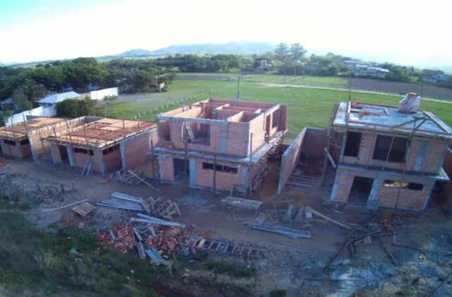 Como pagar o imóvel na praia: consórcio, banco ou construtora — Consorcio Financiamento Ou Direto Construtora