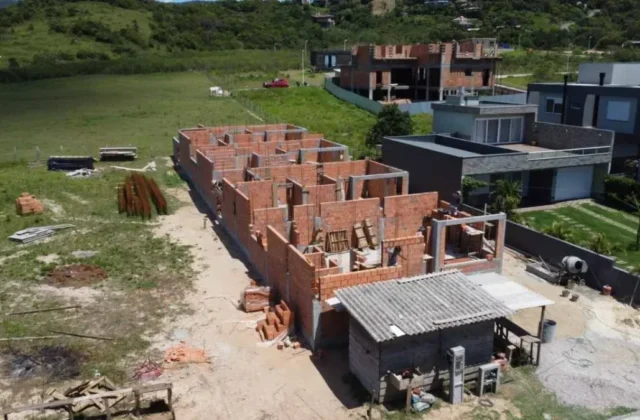 Comprar terreno e construir ou comprar casa pronta no litoral — Terreno Construir Ou Casa Pronta Litoral